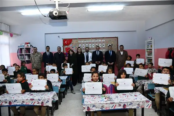 Vali Şıldak, Eyyübiye’de karne dağıttı