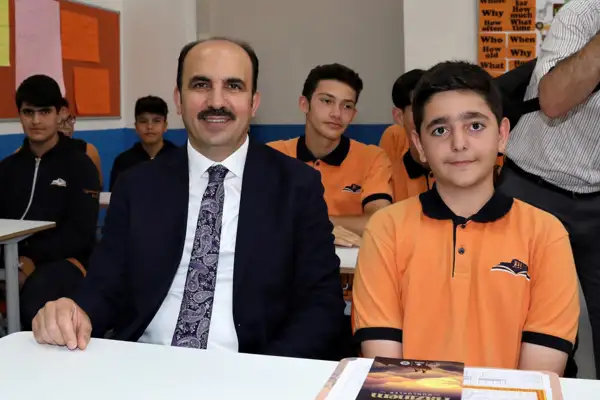 Başkan Altay, karne alan öğrencileri tebrik etti