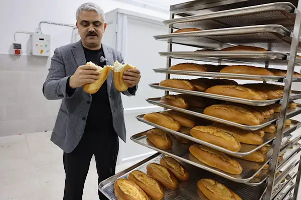 Pozantı’da Halk Ekmek Fabrikası’nda ilk test üretimi yapıldı