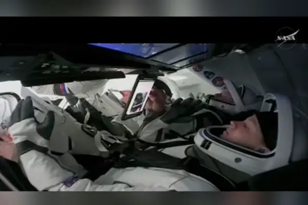 Dört astronot hastalık nedeniyle Uluslararası Uzay İstasyonu'ndan Dünya'ya dönüyor