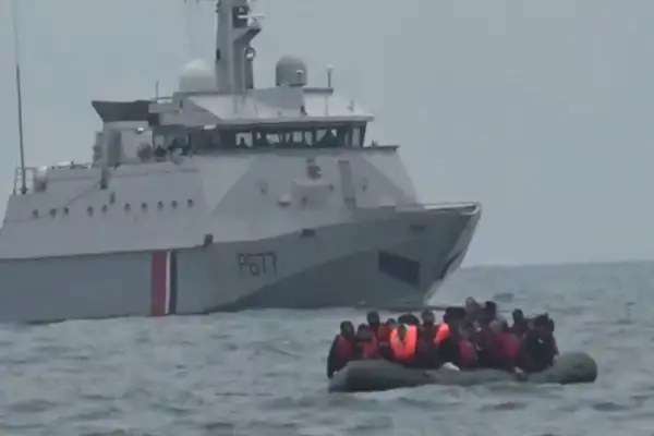 Gambiya açıklarında 200 göçmeni taşıyan tekne battı; onlarca kişi kayıp