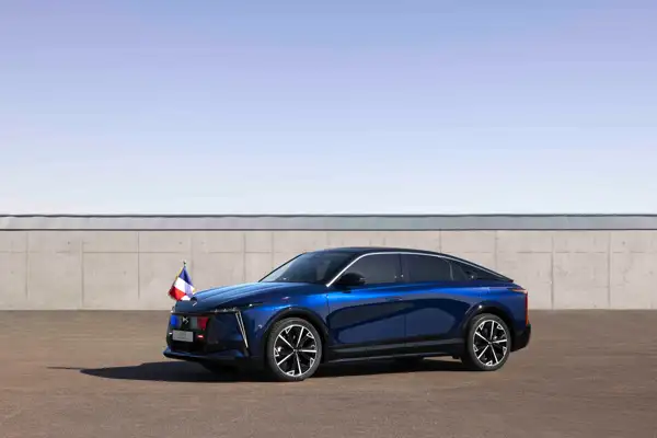 DS Automobiles’den 50. Retromobile’a özel başkanlık seçkisi