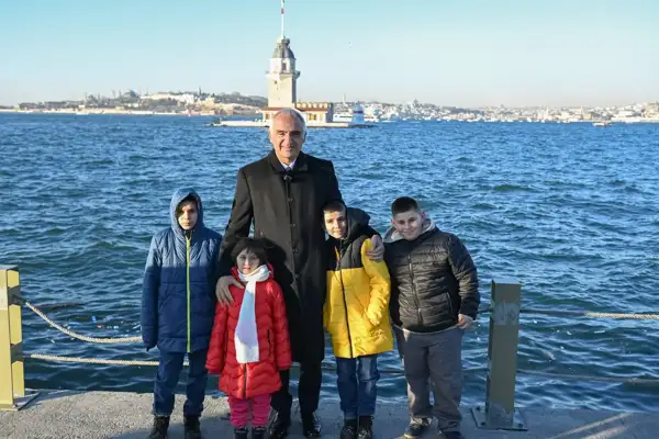 Bakan Ersoy, kardan “Kız Kulesi” yapan çocuklarla bir araya geldi 