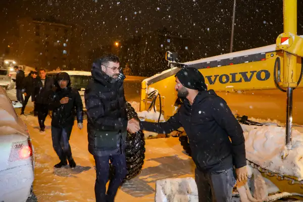 Başkan Tanğlay, karla mücadele çalışmalarını inceledi