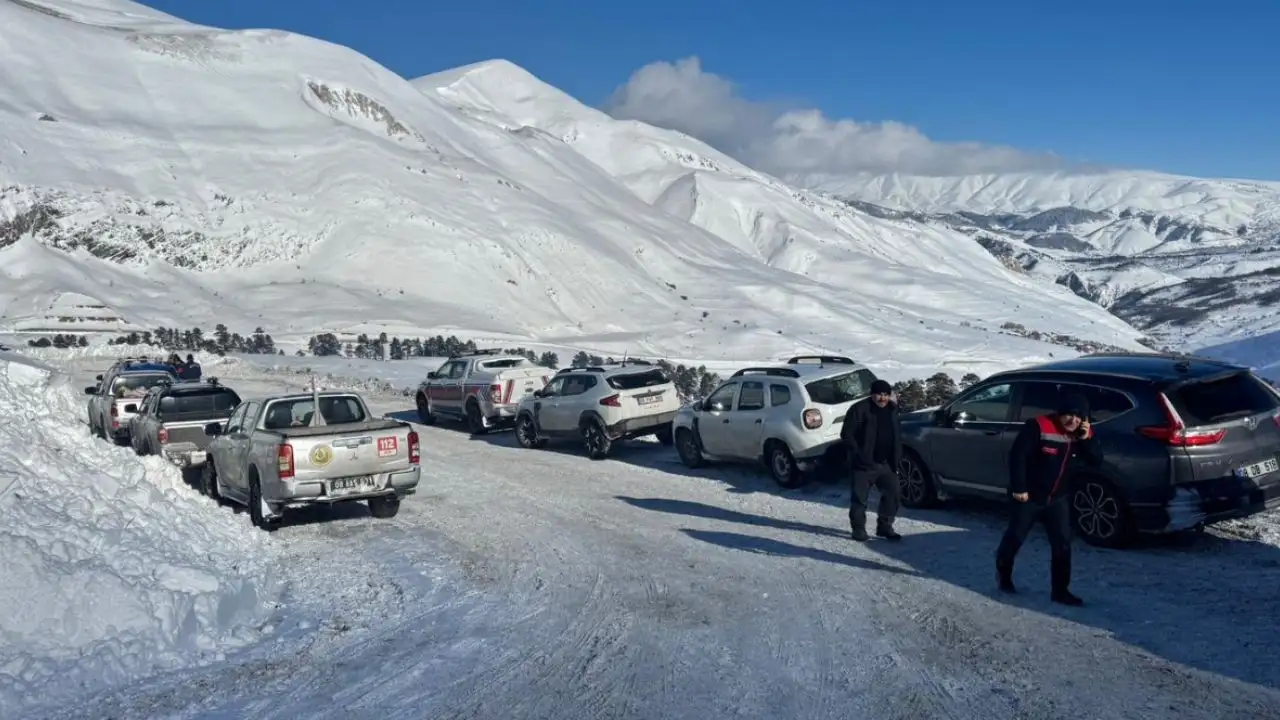 Artvin’de çığ altında kalan çoban 3 gündür aranıyor