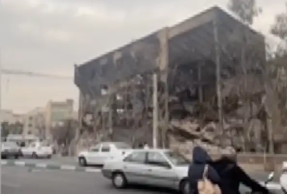 Tahran’da dükkanlar ve banka ateşe verildi