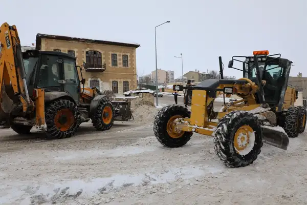 Bayburt'ta karla mücadele seferberliği sürüyor
