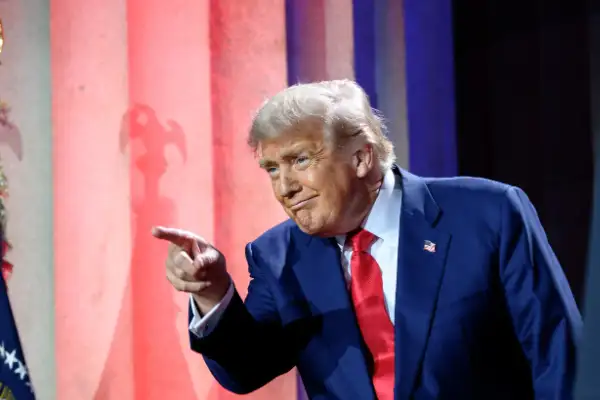 Trump: Dünyada en çok korkulan en güçlü orduya sahibiz