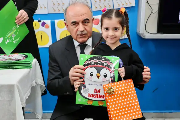 Vali Erol, karne dağıtım törenine katıldı