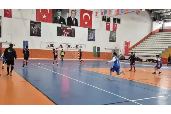 Kars’ta futsal rüzgarı: Gençler il birinciliği sona erdi