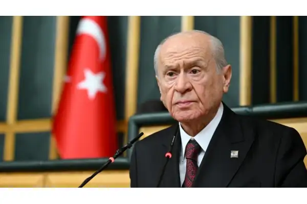 Bahçeli: Türk bayrağı bağımsızlığımızın simgesidir