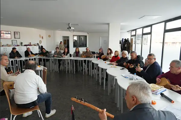 ESMEK Sağlıklı Yaş Alma Atölyesi’nde bağlama kursuna yoğun ilgi