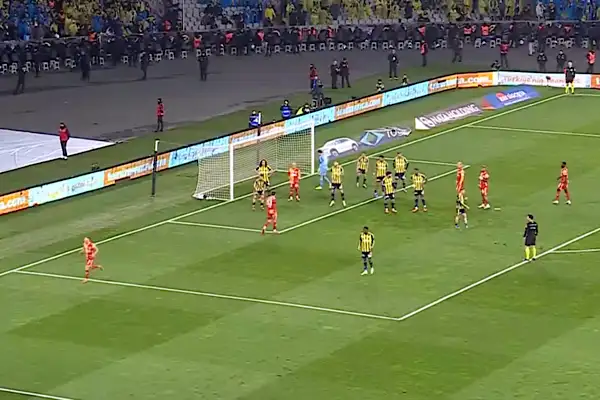 Süper Kupa Finali'nde ilk yarı Fenerbahçe’nin 1-0 üstünlüğüyle sona erdi