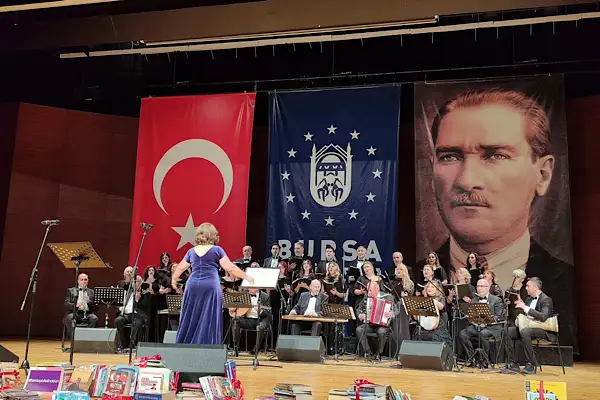 Bursa'da “Bir Kitap Biletin Olsun” Türk Sanat Müziği Konseri düzenlendi