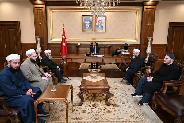 Körfez Osmanlı İlim ve Kültür Derneği Başkanı Kızıl Vali Aktaş’ı ziyaret etti