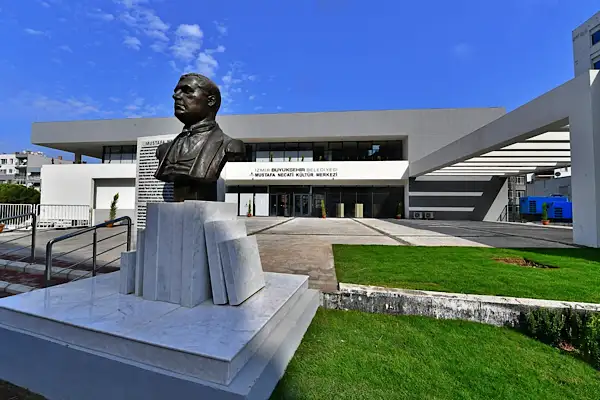 İzmir’de kamu binalarının çatıları doğaya kazandırılıyor