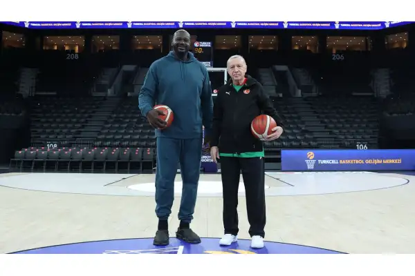 Cumhurbaşkanı Erdoğan, NBA efsanesi Shaquille O’Neal ile basketbol oynadı