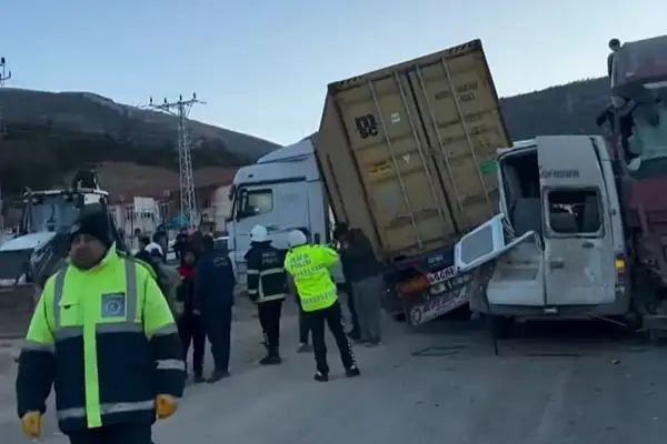 Hatay'da zincirleme trafik kazası