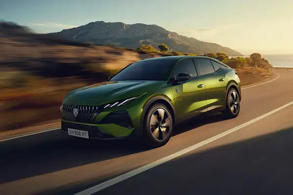 Yeni Peugeot 408 konforu zirveye taşıyor