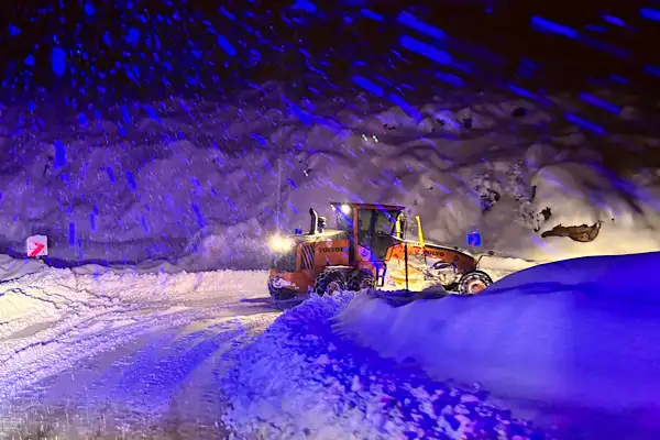 Tunceli’de kar kalınlığı 145 santimetreyi aştı