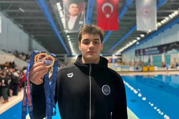 Milli Yüzücü Kaan Efe Kaya’dan Türkiye Şampiyonası’nda 3 altın madalya