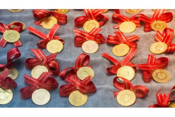 Altın haftaya rekorla başladı: Gram 6.499 TL