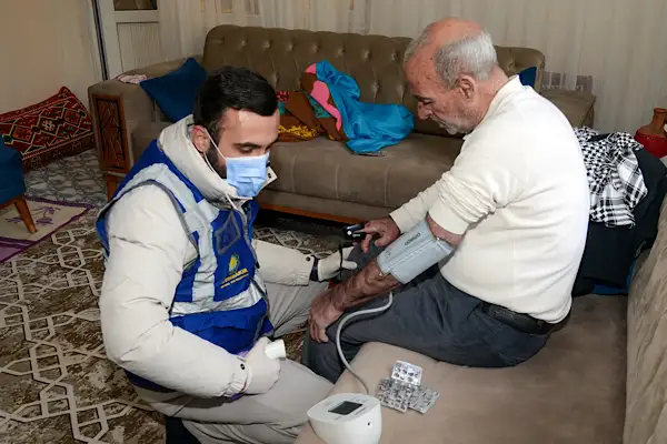 Büyükşehir’den yaşlılara evde bakım hizmeti