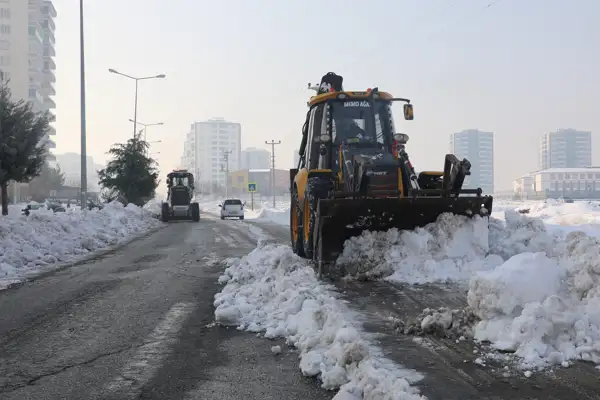 Diyarbakır’da karla mücadele çalışmaları
