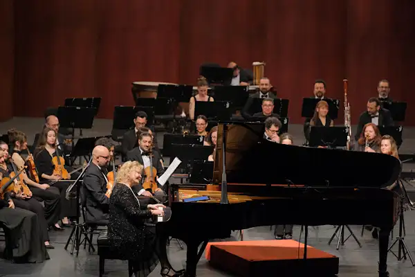 Eskişehir’de Gülsin Onay ve Senfoni Orkestrası konser verdi
