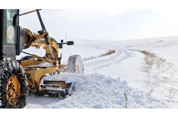 Kars’ta kar ve tipi ulaşımı olumsuz etkiledi: 170 köy yolu kapandı