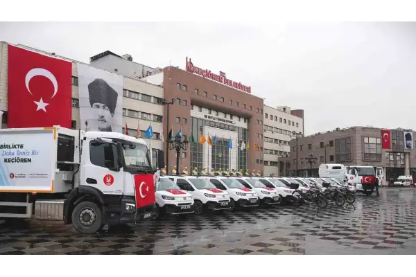Keçiören Belediyesi araç filosuna 15 yeni hizmet aracı kazandırdı