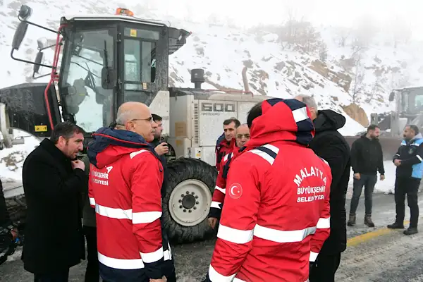 Başkan Er karla mücadele çalışmalarını yerinde inceledi