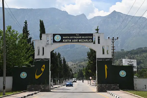 Manisa’da tek kişilik mezar yeri tahsisi ücretsiz oldu