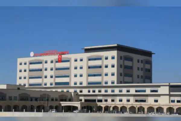Ceylanpınar Devlet Hastanesi'nde 17 yaşındaki hastaya cerrahi müdahale uygulandı