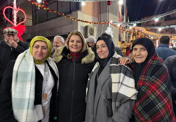 İzmitliler 2026'yı Belsa Meydanı'nda karşıladı