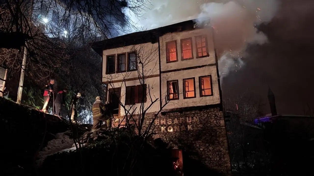 Safranbolu’da 200 yıllık tarihi konak alevlere teslim oldu