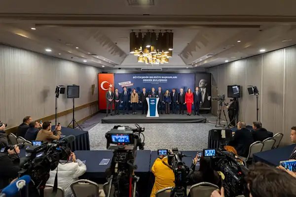 CHP’li büyükşehir belediye başkanları Mersin’de bir araya geldi