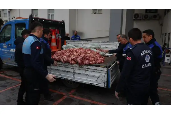 Mersin’de kamyonette 500 kilo bozuk et ele geçirildi