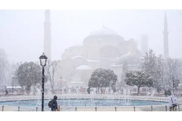 İstanbul’da kar yağışı hayatı olumsuz etkiledi