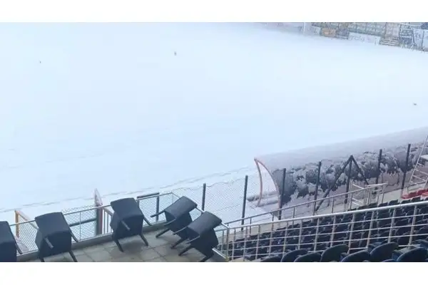 Yoğun kar maçı iptal ettirdi