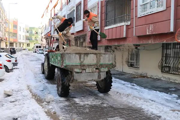 Haliliye’de karla mücadele çalışmaları sürdürülüyor