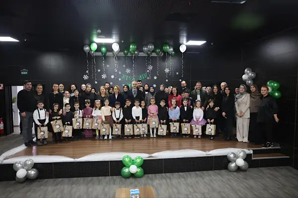 Çayırova’daki çocuk kulüplerinde karne dağıtımı yapıldı