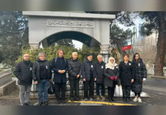 Türk Eğitim Vakfı, bağışçısı Safiye Ayla’yı kabri başında andı