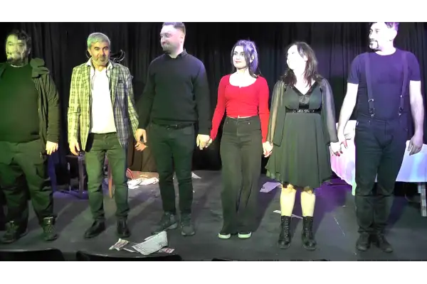 Esrarengiz Düşüş İstanbul prömiyerinde ilgi gördü