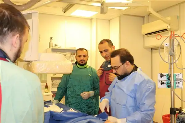 Harran Üniversitesi Hastanesi’nde aort anevrizmasına tam kapalı girişim