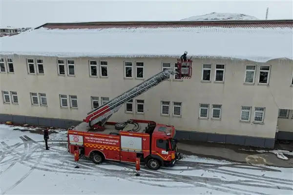 Van’da okullarda buz sarkıtlarına karşı önlem