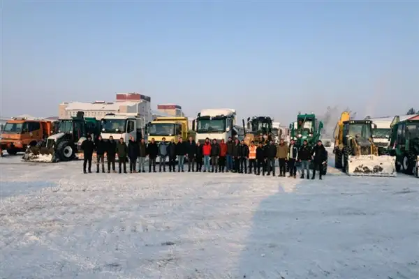 Ağrı’da okul ve kamu kurumlarının yolları karla mücadele çalışmalarıyla açılıyor
