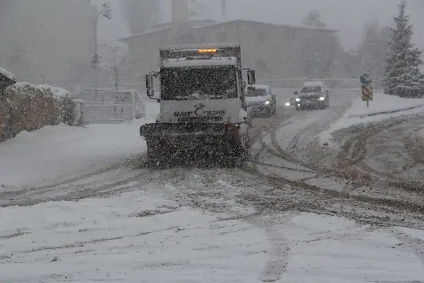 Bayburt'ta  karla mücadele çalışmaları sürdürülüyor
