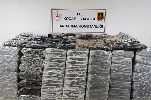 Kocaeli’nde bin 90 sahte giyim malzemesi ele geçirildi