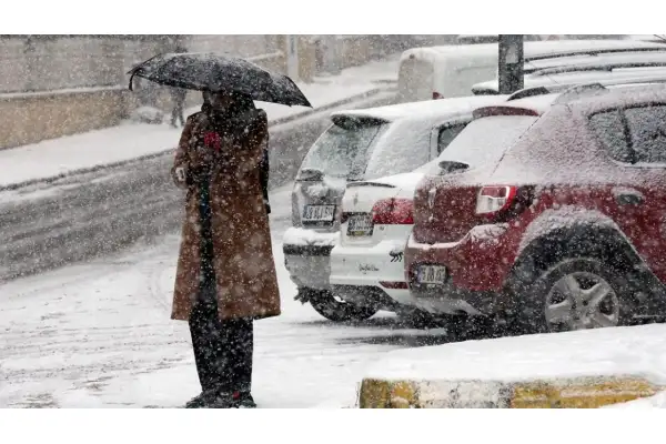 Başkentte yüksek kesimler beyaza büründü